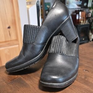 Clarks Bendables Thoughtful Q Comfort Leather Pumps Size 8 Black EUC